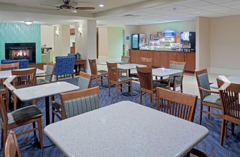 Holiday Inn Express Seaford-Route 13 레스토랑 사진